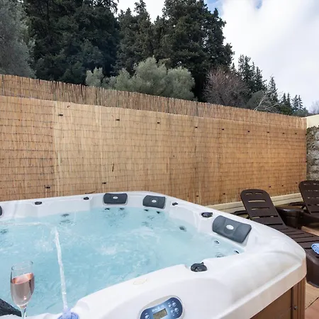 Holiday home Jacuzzi Nena Therison